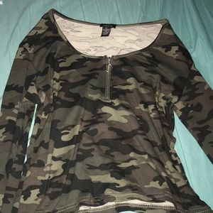 Cropped camo long sleeve top